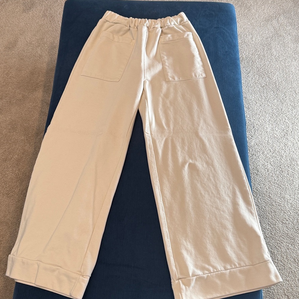 Cream Wide-Leg elevated sweatpants - Picture 2 of 9